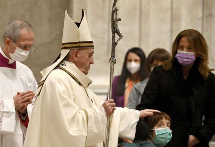 El papa Francisco anuncia un Año de la Familia