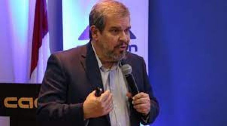 Aumento del salario mínimo empeorará situación del trabajador, según exministro de Hacienda