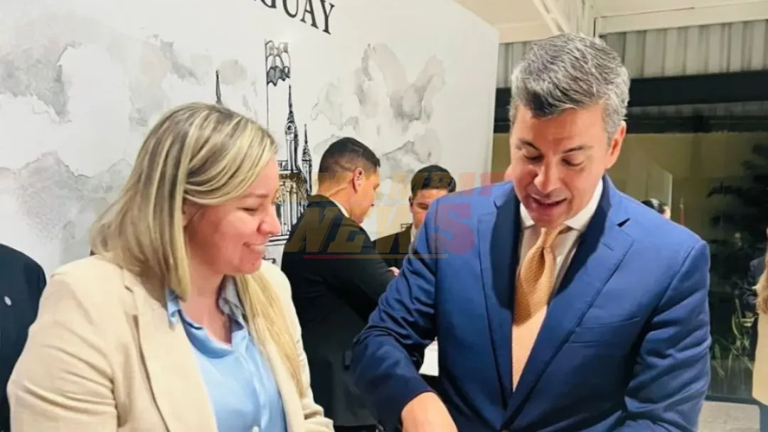 Santi sale en fotos con empresaria de frontera sancionada por EEUU