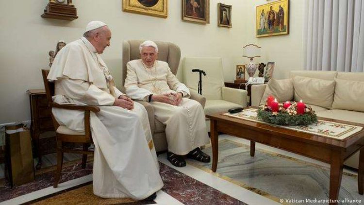 Benedicto XVI considera peligroso el viaje del papa Francisco a Irak