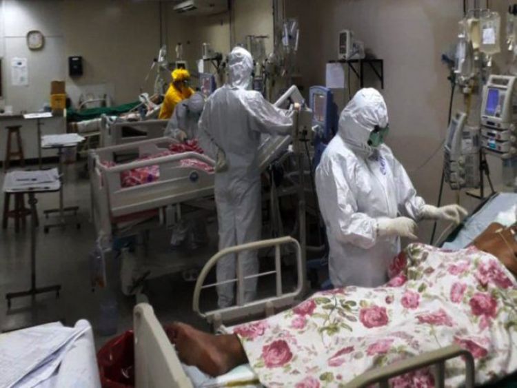 Profesionales de blanco que pelean contra el COVID no cuentan con seguro médico, lamenta doctora