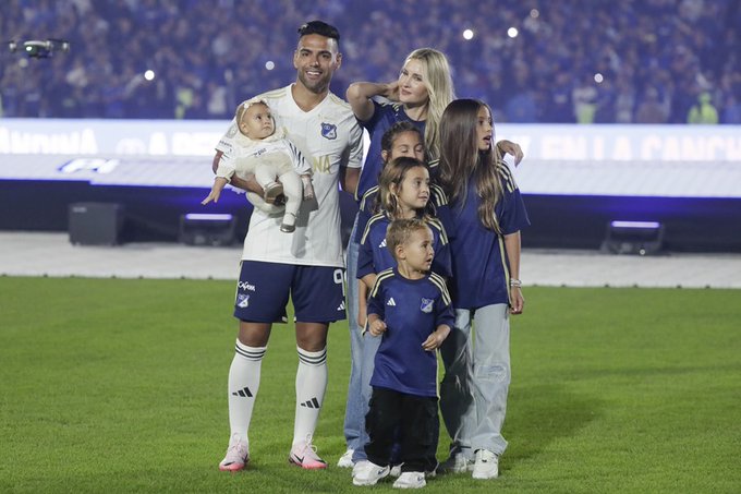 Falcao es presentado como jugador de Millonarios ante más de 30.000 aficionados en Bogotá