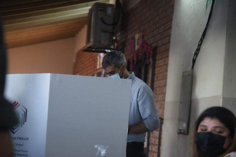 Marito votó antes que todos