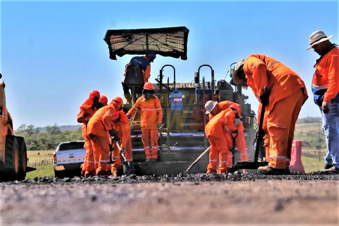 Descenso en empleos en sector construcción por deudas del Gobierno