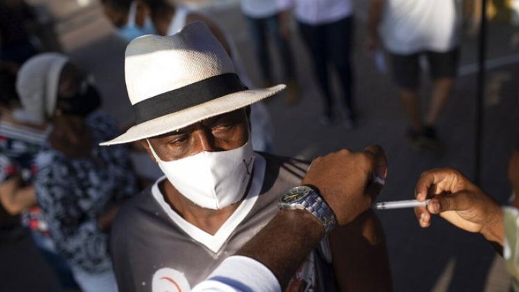 Brasil recupera el tiempo perdido y ya ha vacunado al 62% de su población