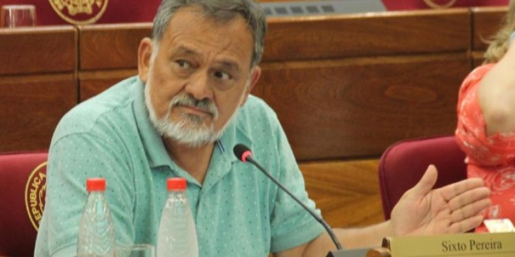 Senador dice que gobierno rechazó 14 millones de vacunas por prejuicio ideológico hacia China