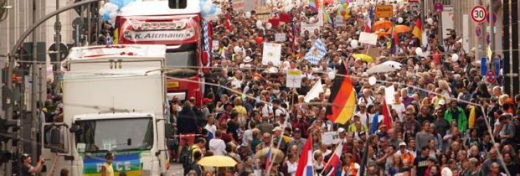 La Policía de Berlín decide disolver la marcha contra las restricciones por la COVID