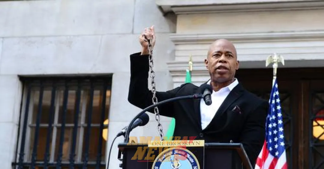 Alcalde de Nueva York se entrega a la justicia tras acusaciones de corrupción