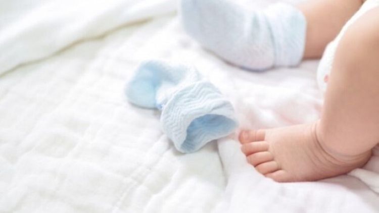 Insólito caso de un niño que nació con cola similar a la de un mono