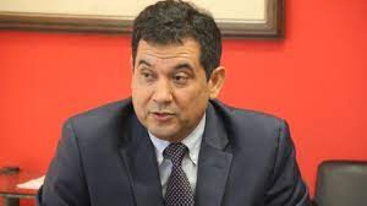 “El apellido Harrison solo me suena con las derrotas de la selección”, afirma senador