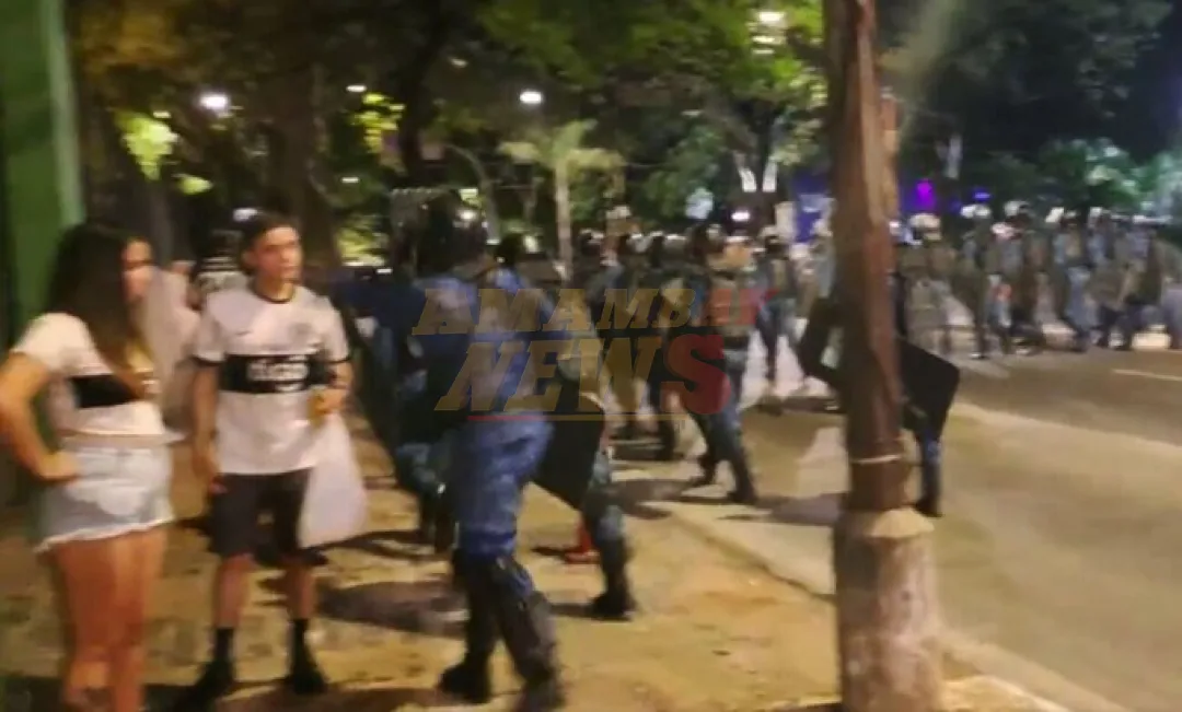 VIDEO: Indignante: Policía agrede a hincha sin razón alguna