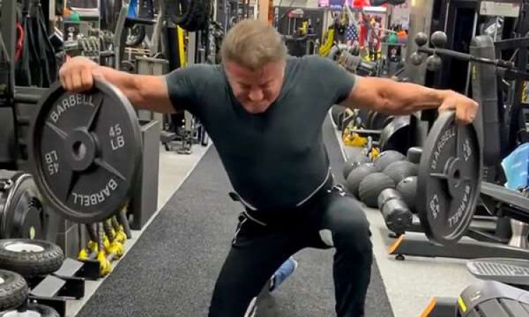 Sylvester Stallone muestra su durísimo entrenamiento a los 74 años