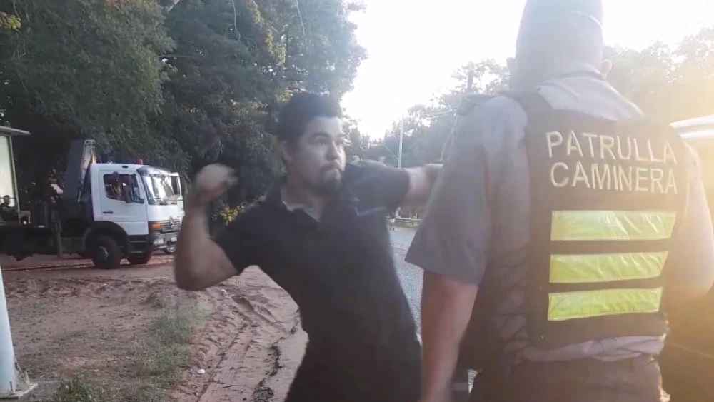 Detenido por propinar un tremendo puñetazo a agente de la Caminera en Areguá