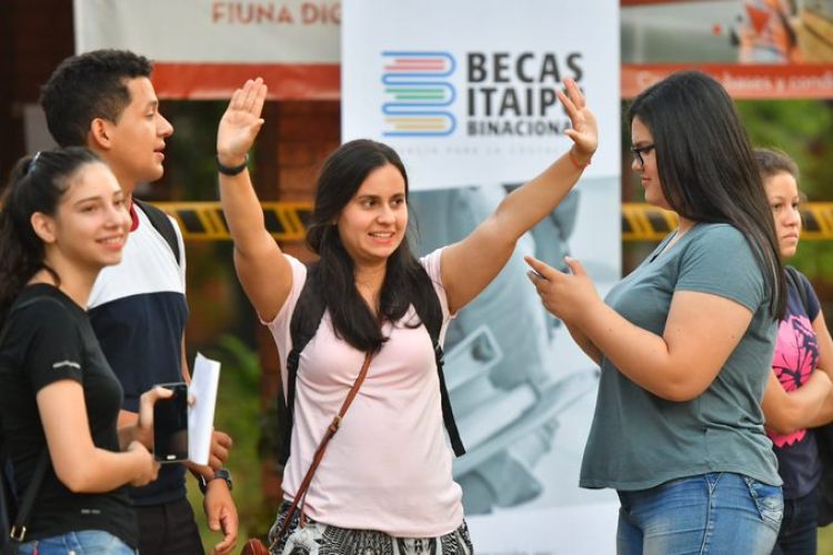 Tomarían exámenes para becas de Itaipú, en enero