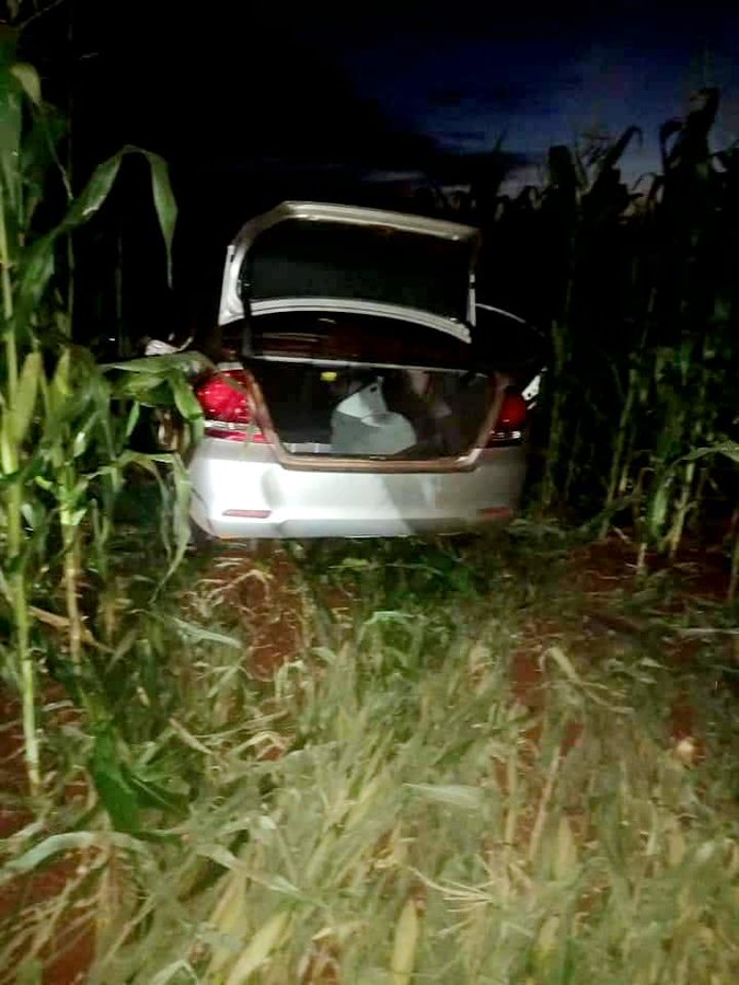 Hallan vehículo con explosivos que habría sido utilizado por atracadores de sucursal bancaria
