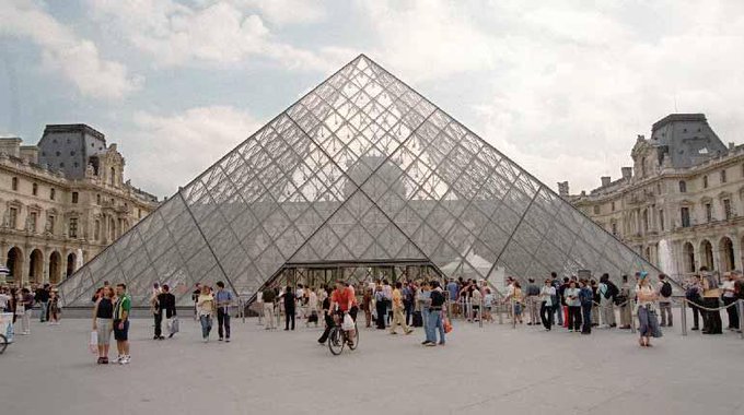 Los 35 años de la pirámide del Louvre