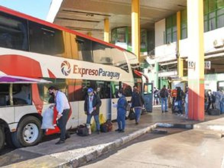Advierten que viajes al interior en estas fiestas podrían diseminar el Covid-19
