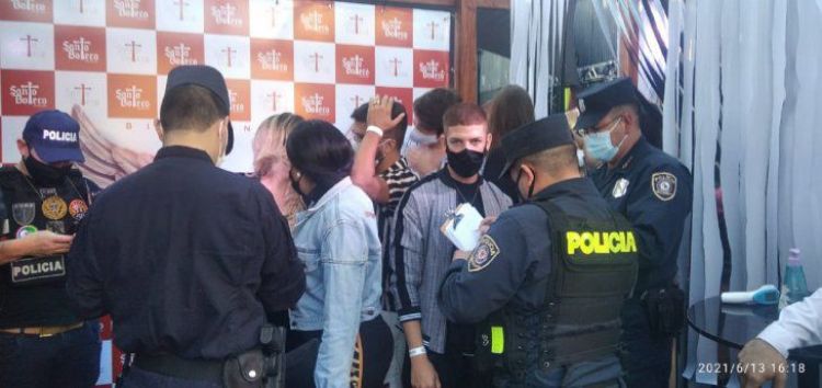 Vecinos de CDE denuncian incumplimiento de protocolos sanitarios en un bar
