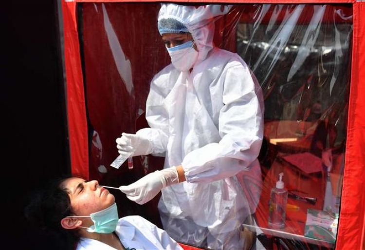 El coronavirus ya provocó más de 2,35 millones de muertes en el mundo