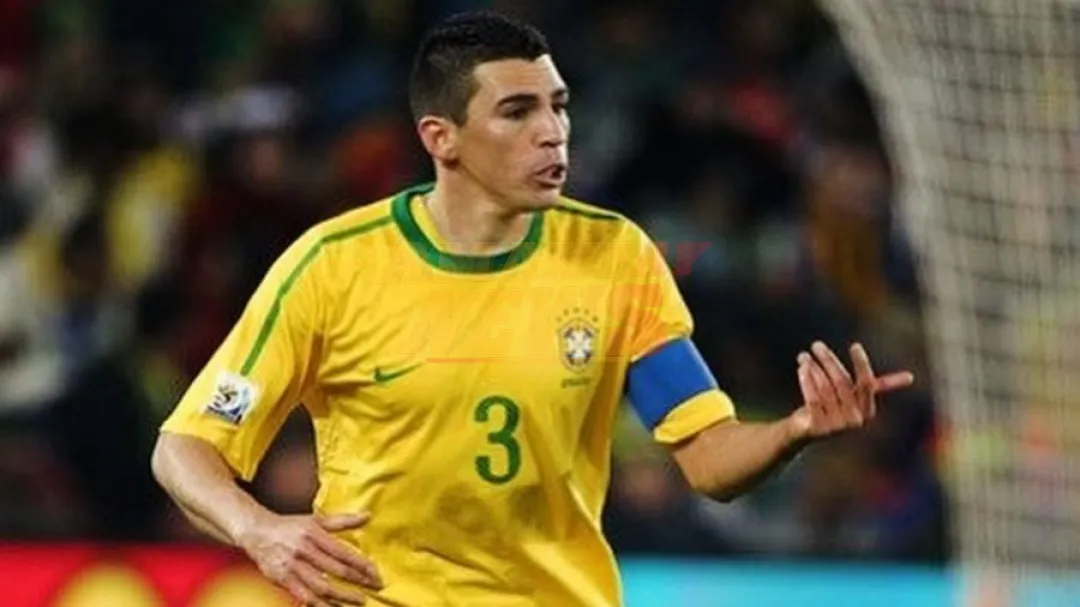Lúcio, exfutbolista campeón del mundo con Brasil en el 2002, es hospitalizado tras sufrir quemaduras en un accidente doméstico