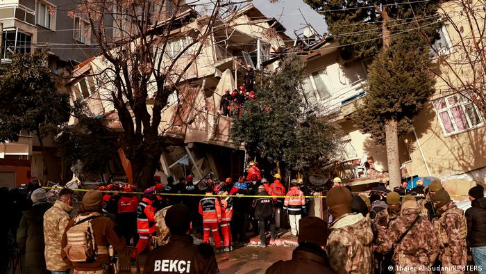Seis muertos y 294 heridos tras dos nuevos terremotos en Turquía