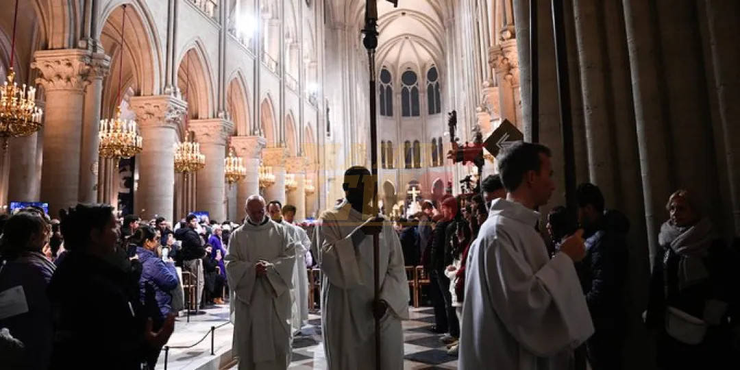 Notre Dame de París celebra sus primeras misas navideñas desde el incendio de 2019