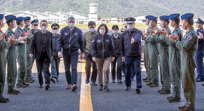 Marito presenció capacidades militares de Taiwán al visitar base área con Tsai Ing-wen