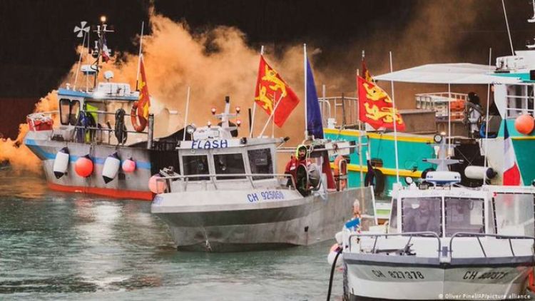 Pescadores franceses intensifican protesta contra Reino Unido
