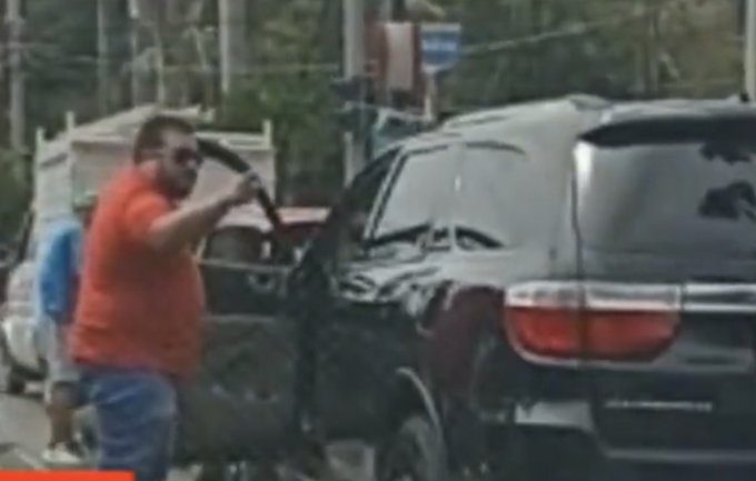 Hombre amenazó con un arma a otro conductor que le reclamó imprudencia al volante