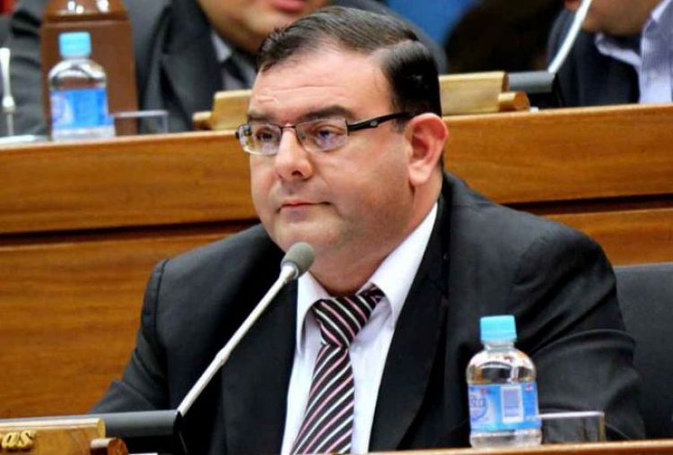 Diputado irá a juicio oral y público por supuesta estafa y cobro indebido de honorarios