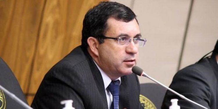 Senador cuestiona falta de información de Salud sobre llegada de vacunas