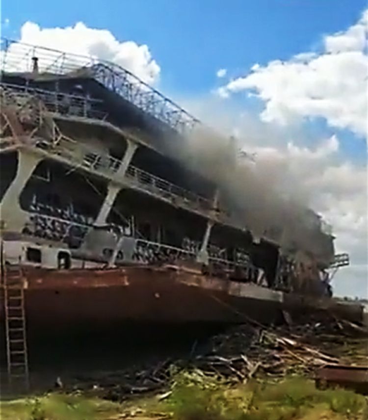 Así quedó el Crucero Paraguay, abandonado en el Bañado Tacumbú