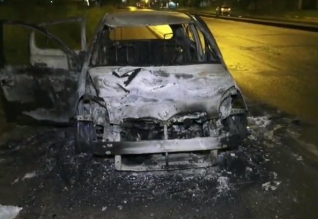 Hincha boliviano fue arrollado en la Transchaco, sus amigos quemaron el auto que lo mató