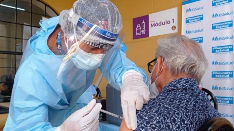 Covid-19: Este sábado arranca la vacunación a adultos mayores residentes en albergues