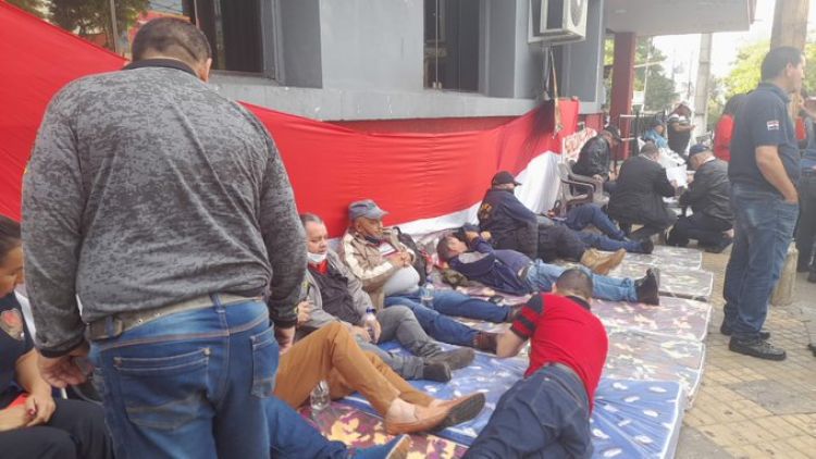 Agentes penitenciarios iniciaron huelga de hambre