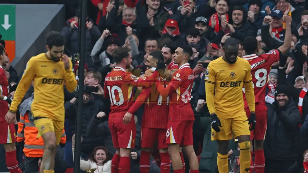 Liverpool se recupera y se afianza en la cima
