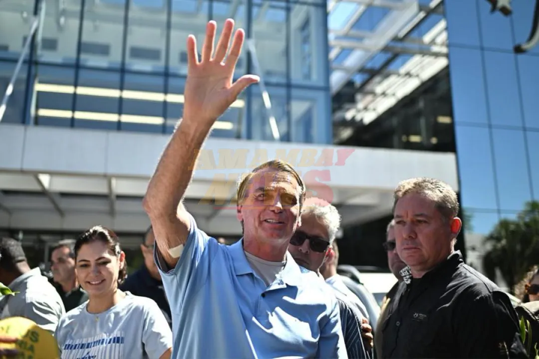 Bolsonaro sale del hospital tras tres semanas ingresado por una cirugía intestinal