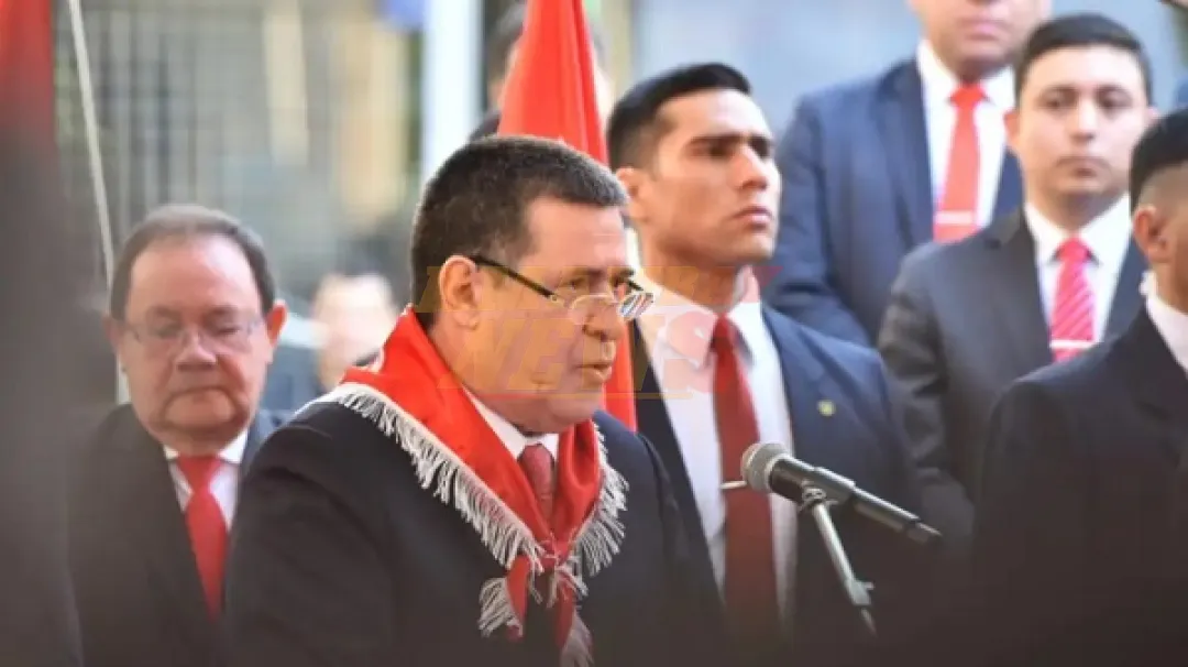Cartes minimiza crisis y exalta rol político de la ANR