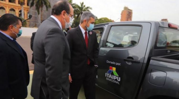 Entrega de camionetas a Salud: "No tenemos ni guantes", dice jefa de UTI del Nacional