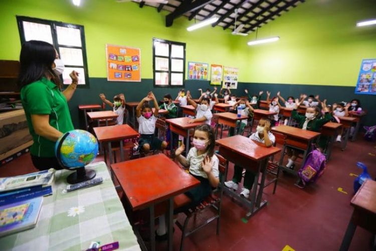 MEC modifica protocolo de clases con recomendación de uso de tapabocas en casos de prevención