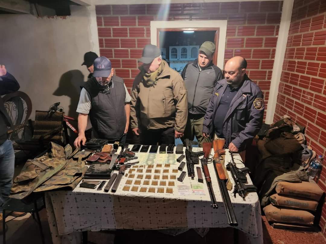 Asalto a banco de Pirapó: detienen a un hombre e incautan armas y municiones