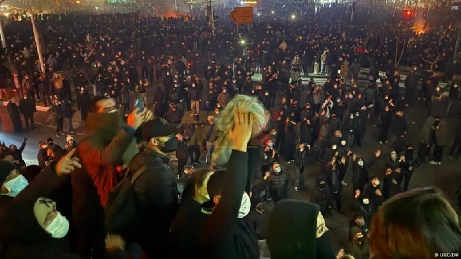 Estallan nuevas protestas en Irán pese a bloqueo de internet
