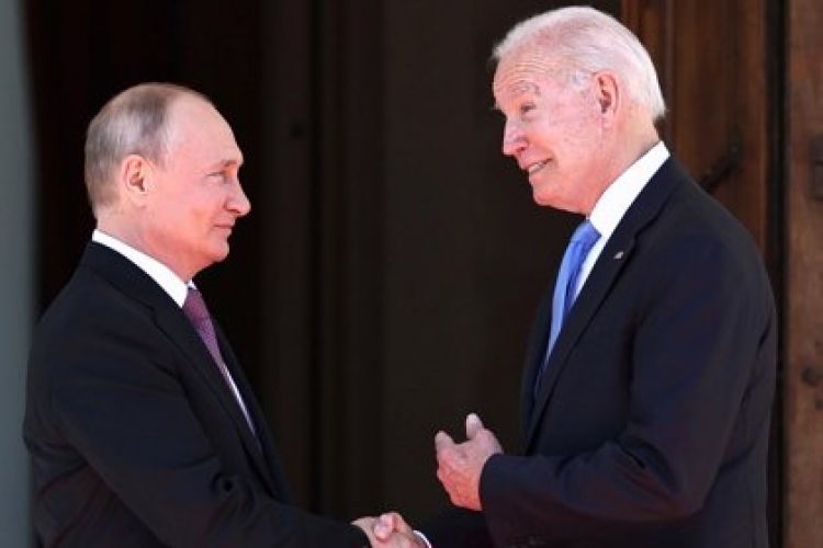 "Siempre es mejor verse cara a cara", le dijo Putin a Biden en el primer encuentro entre ambos