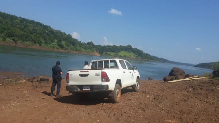 Hallan cuerpo sin vida del hombre que naufragó en cruce clandestino en Itapúa