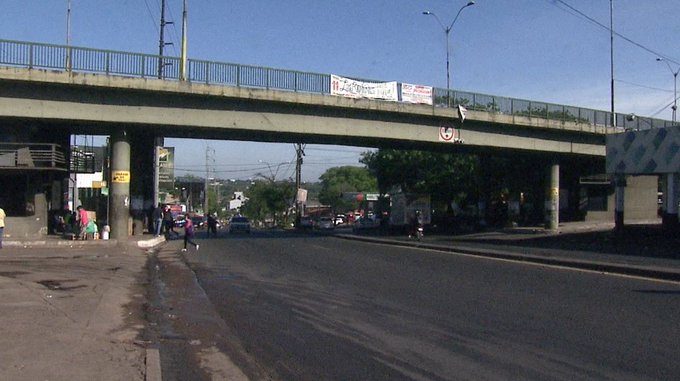 Bomberos evitaron que una joven embarazada se arroje desde el viaducto de 4 Mojones