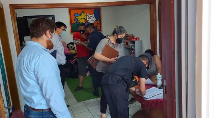Allanan odontología tras muerte de niña por supuesta sobredosis