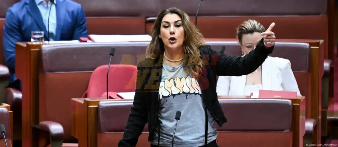 Australia censura a Lidia Thorpe por criticar a Carlos III