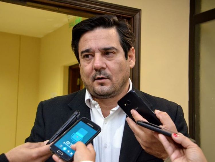 Senador Salyn Buzarquis denuncia manipulación de programas sociales para adultos