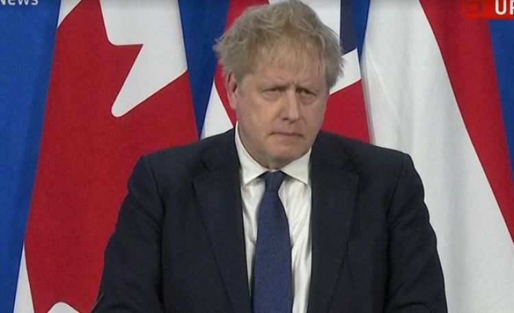 Boris Johnson felicita a Macron por la victoria en Francia