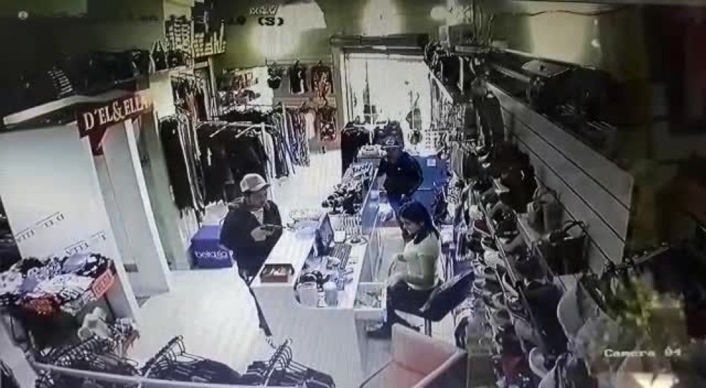 Asaltan a mano armada un local comercial en Santani